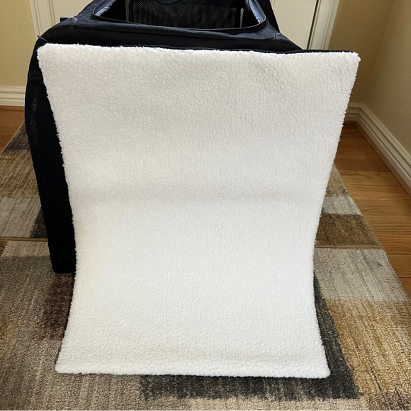 NEW 3Door 24” Indoor/Outdoor Folding Soft Pet Crate - Picture 15 of 16